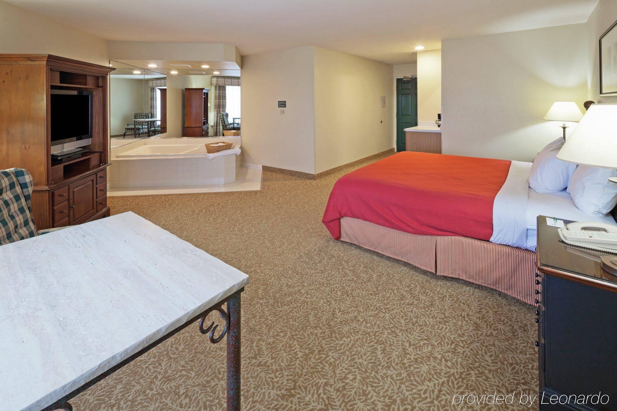 Country Inn & Suites By Radisson, Germantown, Wi Bagian luar foto