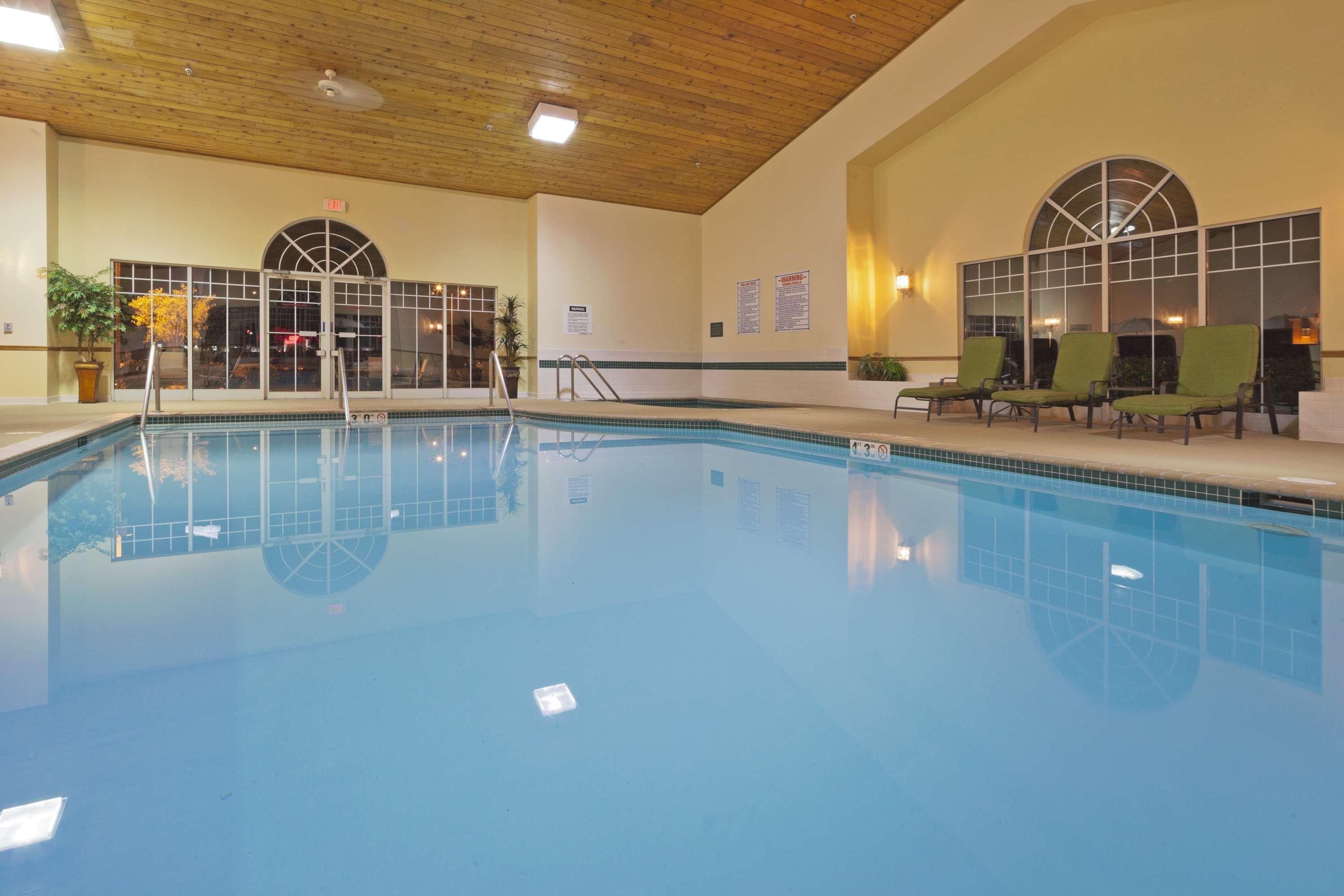 Country Inn & Suites By Radisson, Germantown, Wi Bagian luar foto