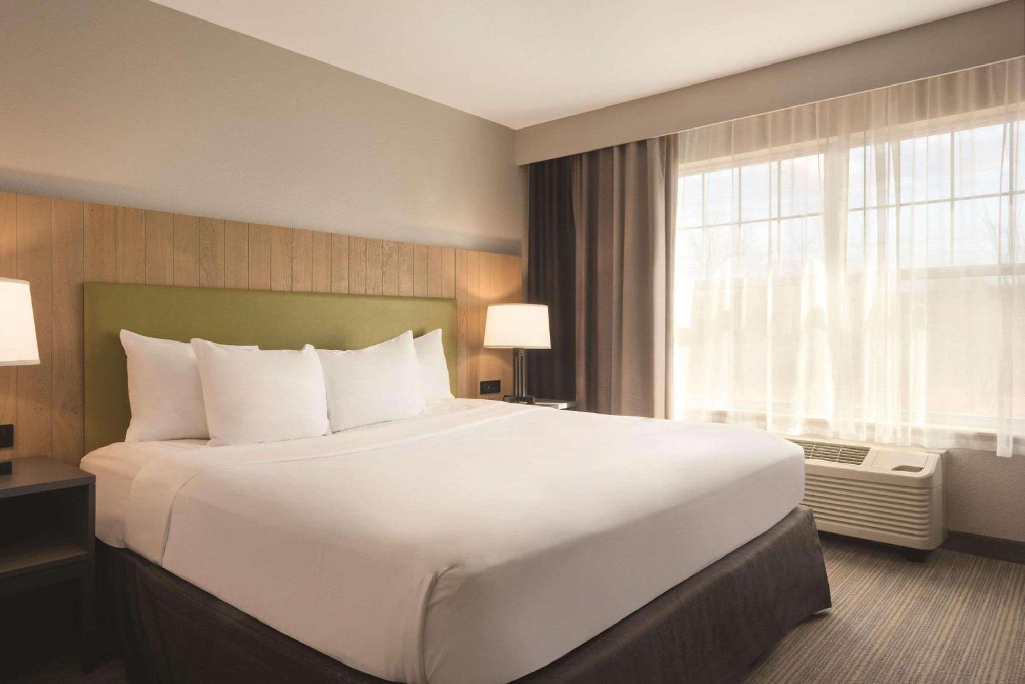 Country Inn & Suites By Radisson, Germantown, Wi Bagian luar foto
