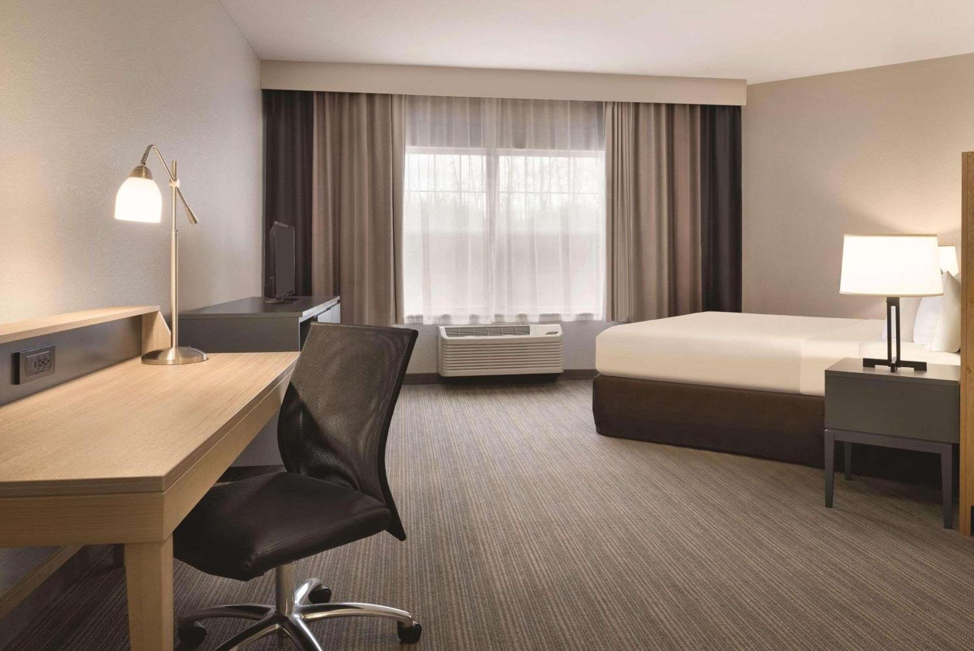 Country Inn & Suites By Radisson, Germantown, Wi Bagian luar foto