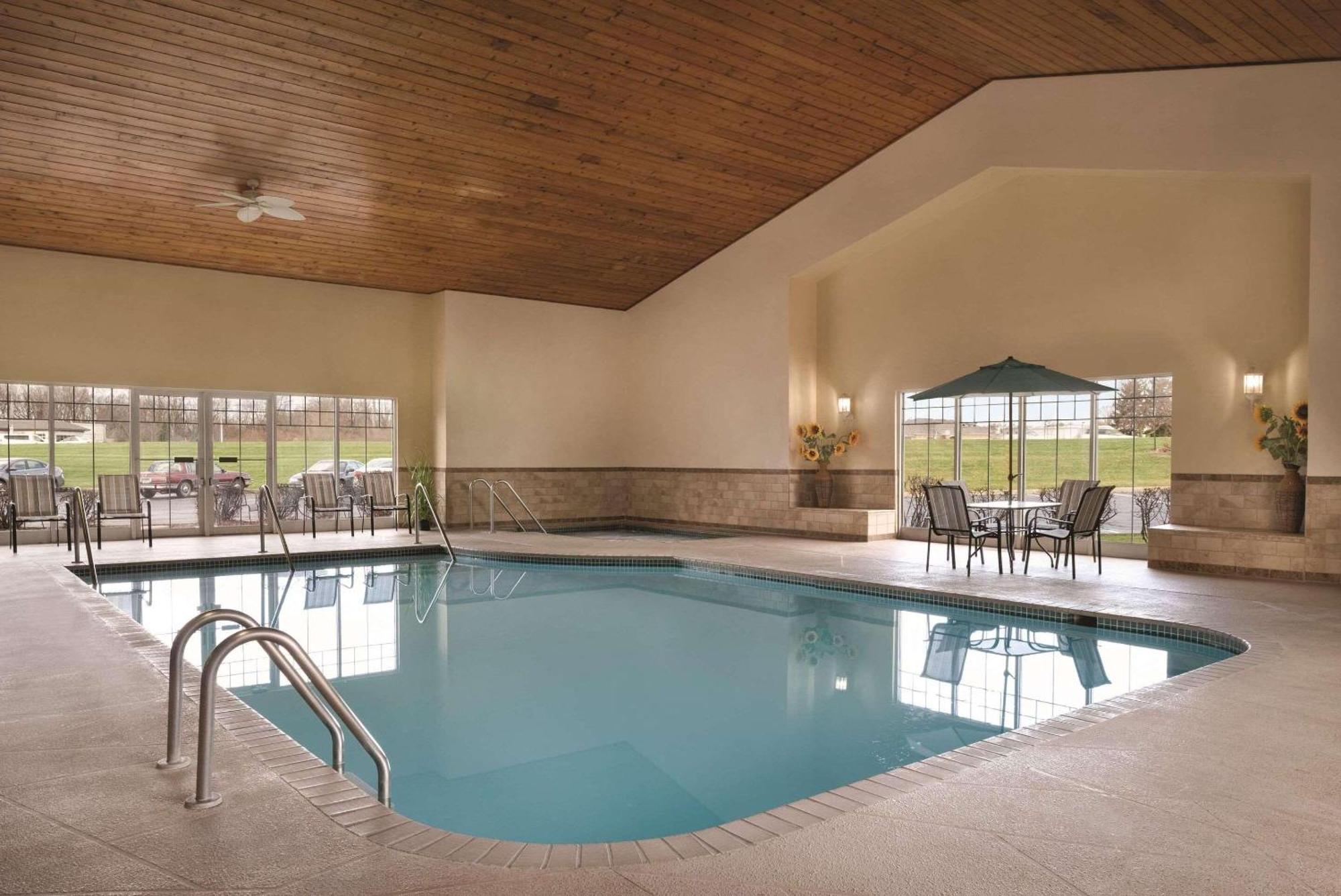 Country Inn & Suites By Radisson, Germantown, Wi Bagian luar foto