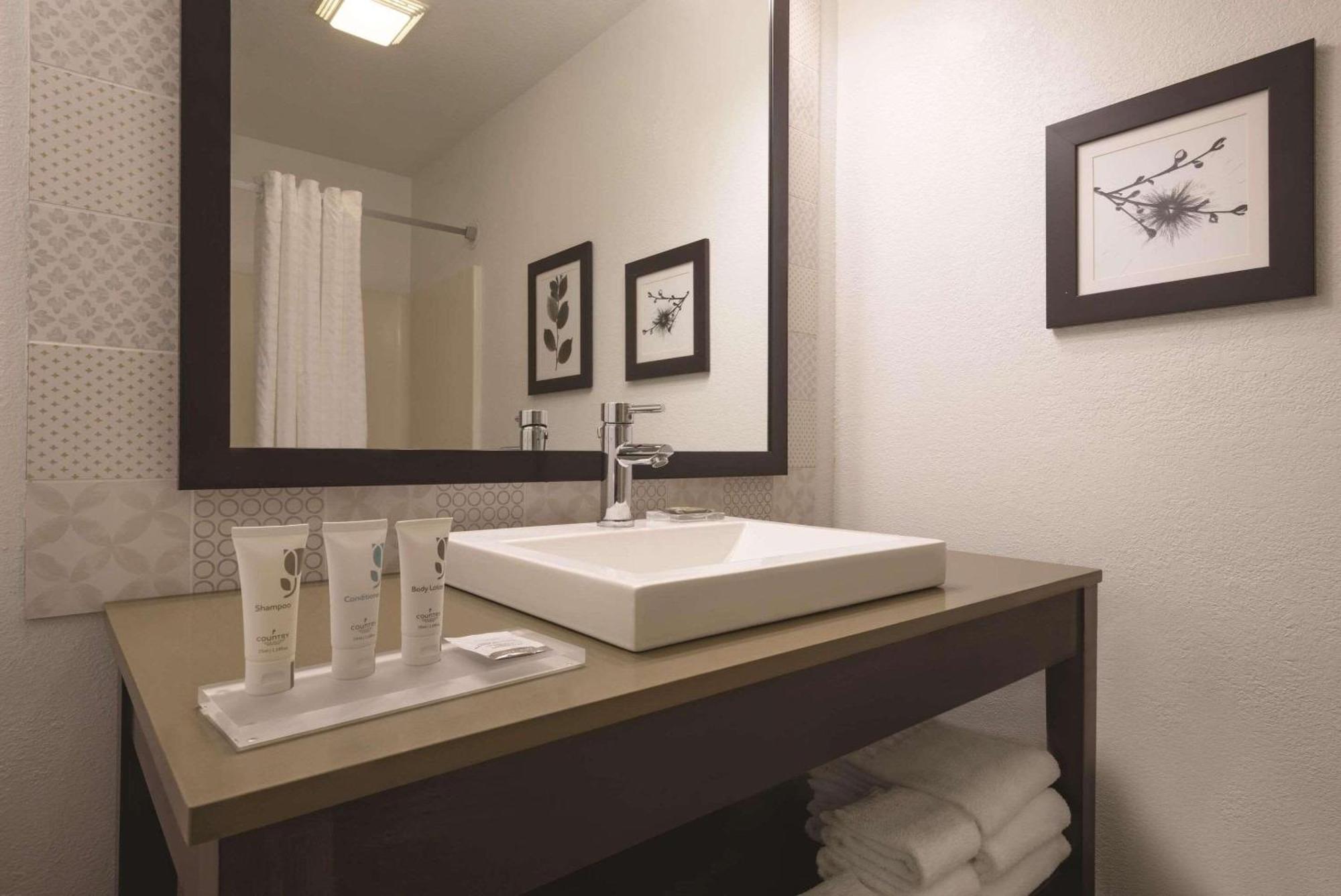 Country Inn & Suites By Radisson, Germantown, Wi Bagian luar foto