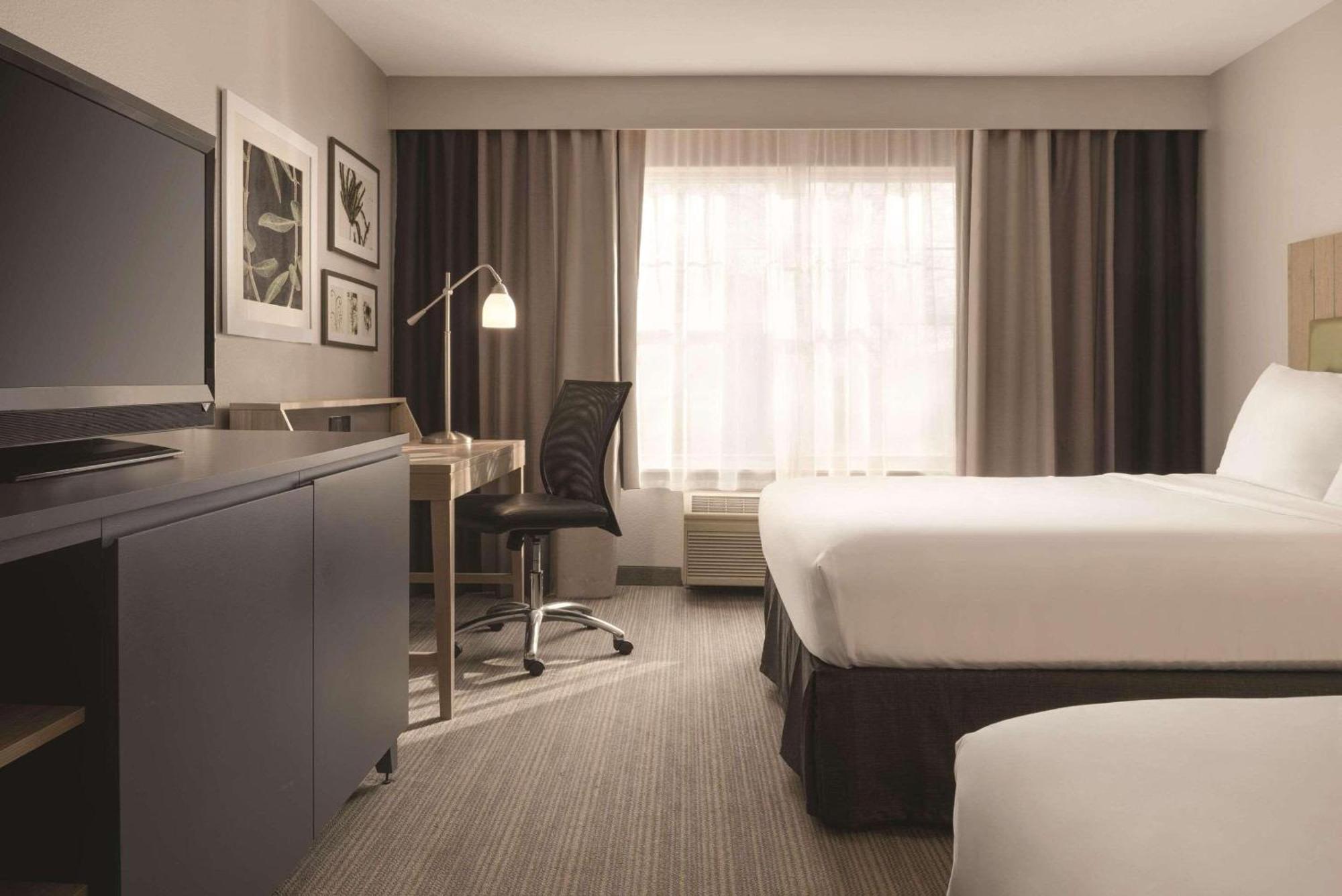 Country Inn & Suites By Radisson, Germantown, Wi Bagian luar foto